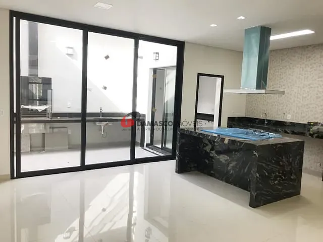 Sobrado com 260m² 3 quartos e 1 banheiro, à venda, no bairro Santa Maria em São Caetano do Sul