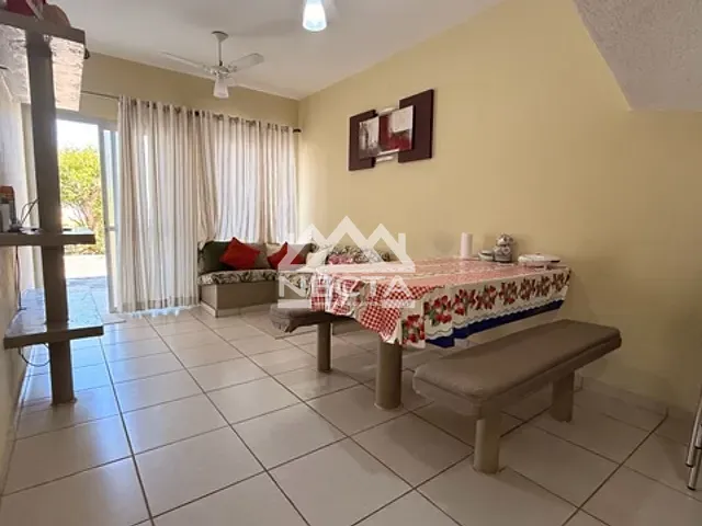 Sobrado 2 quartos e 2 banheiros, à venda, no bairro Jardim Britânia em Caraguatatuba