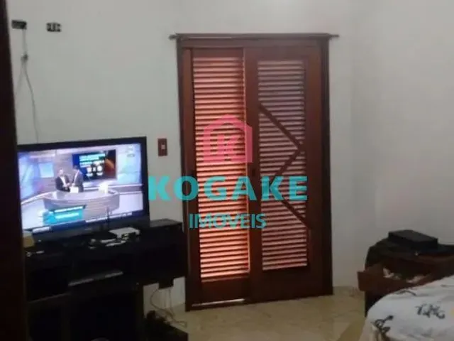 Sobrado com 300m² 4 quartos e 2 banheiros, à venda, no bairro Jardim Santa Maria em Jacareí