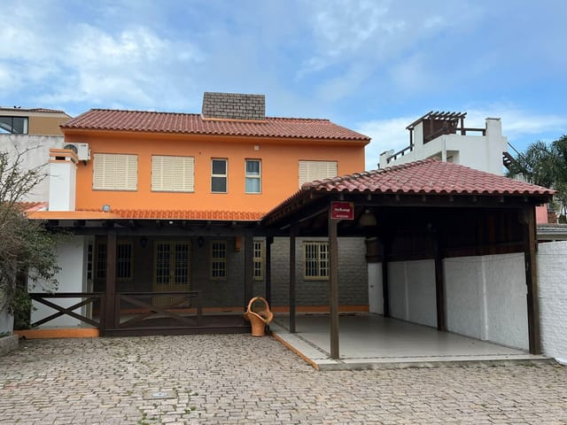 Casa 3 quartos e 2 banheiros, à venda, no bairro Cassino em Rio Grande
