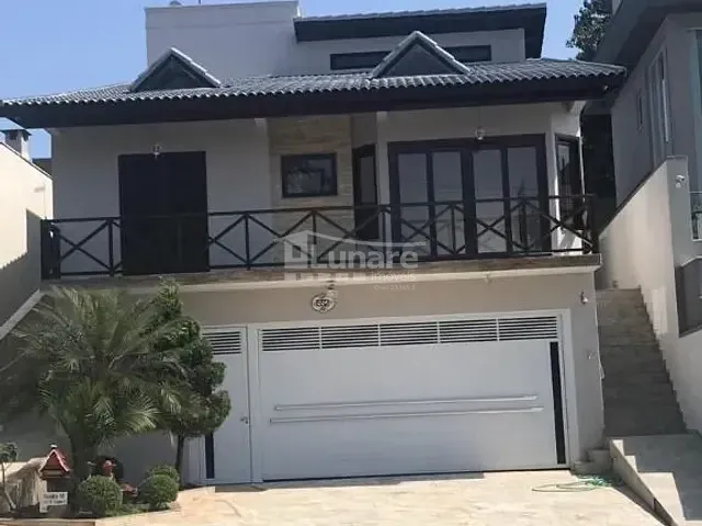 Sobrado com 360m² 4 quartos e 6 banheiros, à venda, no bairro Jardim Aracy em Mogi das Cruzes