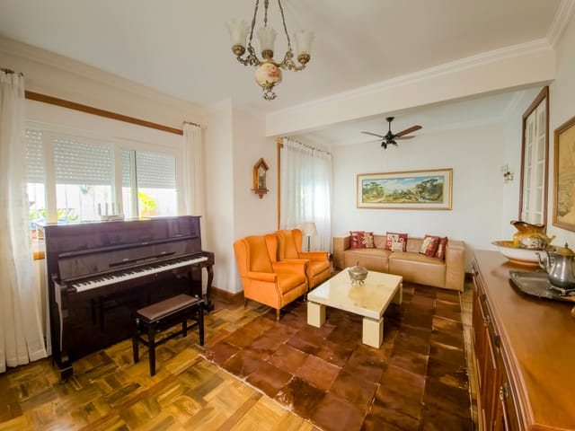 Casa 5 quartos e 4 banheiros, à venda, no bairro Centro em Pelotas