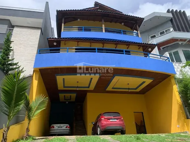 Sobrado 4 quartos e 4 banheiros, à venda, no bairro Jardim Aracy em Mogi das Cruzes