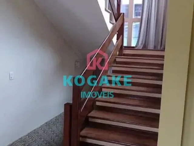 Sobrado com 375m² 5 quartos e 6 banheiros, à venda, no bairro Vila Zezé em Jacareí