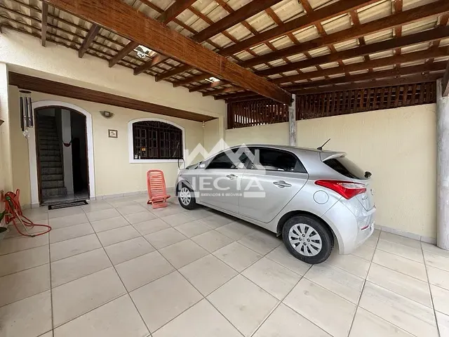 Sobrado com 116m² 2 quartos e 2 banheiros, à venda, no bairro Prainha em Caraguatatuba