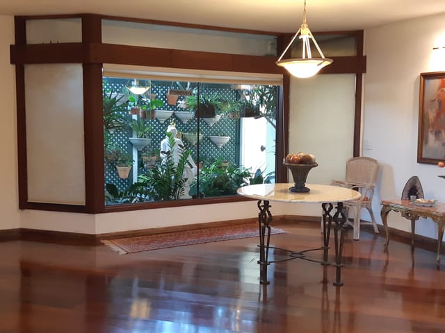 Sobrado com 982m² 6 quartos e 8 banheiros, à venda, no bairro Jardim Acapulco em Guarujá