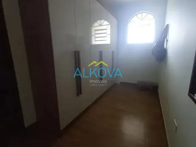 Sobrado com 3000m² 5 quartos e 5 banheiros, à venda, no bairro Freitas em São José dos Campos