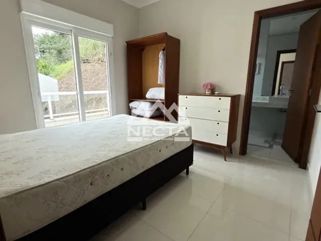 Sobrado com 750m² 4 quartos e 5 banheiros, à venda, no bairro Praia Deserta em São Sebastião