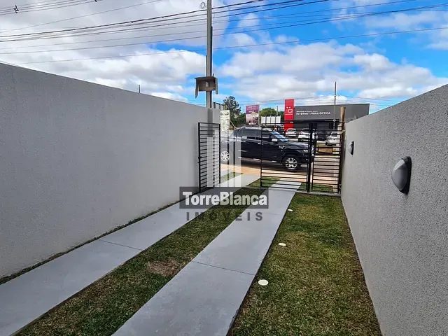 Sobrado 2 quartos e 2 banheiros, à venda, no bairro Cará-Cará em Ponta Grossa