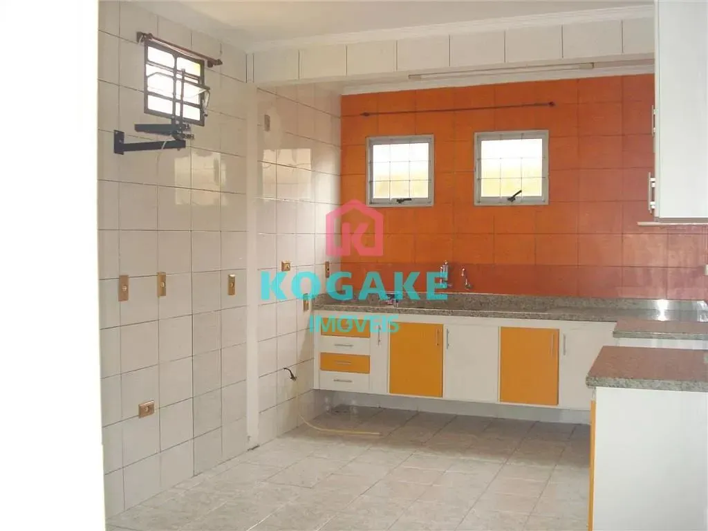 Sobrado, 3 quartos, 218 m² - Foto 2