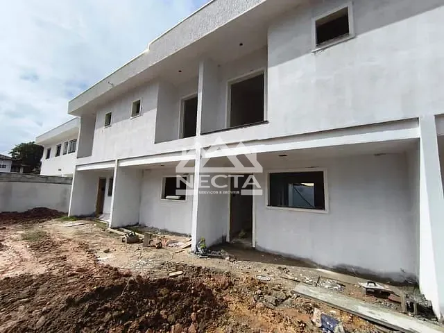 Sobrado com 74m² 2 quartos e 2 banheiros, à venda, no bairro Massaguaçu em Caraguatatuba
