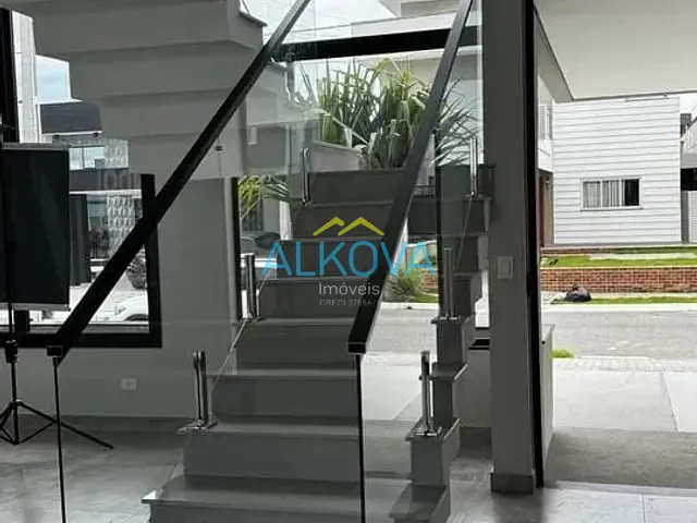 Sobrado com 280m² 4 quartos e 6 banheiros, à venda, no bairro Recanto dos Eucaliptos em São José dos Campos