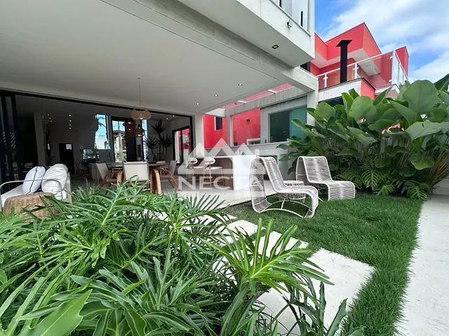 Sobrado com 360m² 5 quartos e 6 banheiros, à venda, no bairro Massaguaçu em Caraguatatuba