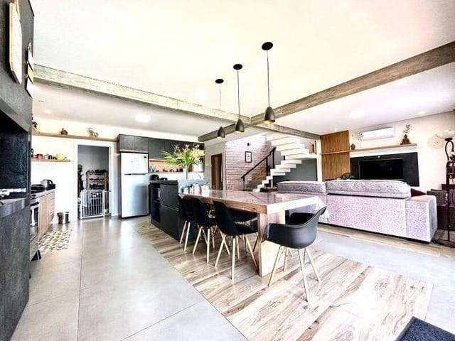 Foto do Casa - Sobrado à Venda: 3 Dormitórios, Alphaville Fase 2, Laranjal, Pelotas. 4 Banheiros, Escritório, Piscina, Churrasqueira, Condomínio Completo | UP Imóveis