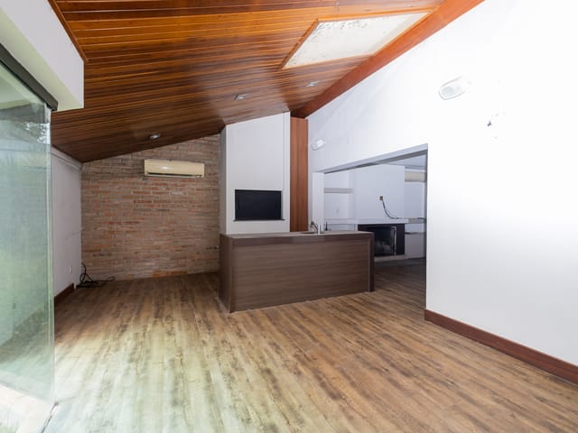 Casa 4 quartos e 5 banheiros, à venda ou para alugar, no bairro Areal em Pelotas