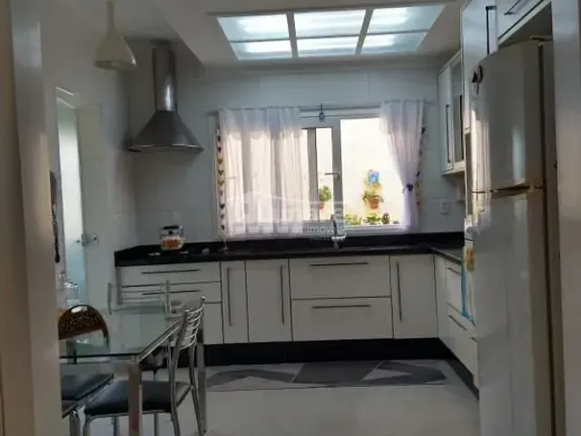 Sobrado com 300m² 5 quartos e 5 banheiros, à venda, no bairro Jardim Aracy em Mogi das Cruzes