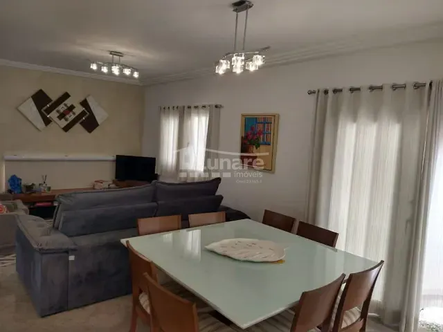 Sobrado com 300m² 5 quartos e 5 banheiros, à venda, no bairro Jardim Aracy em Mogi das Cruzes