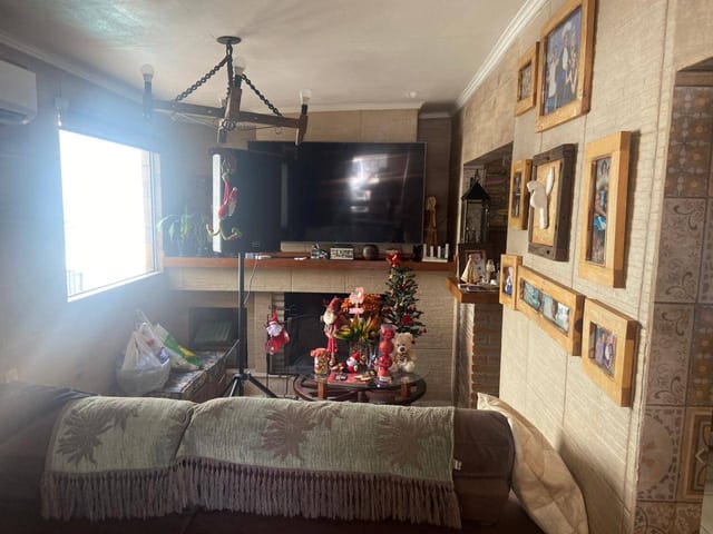 Casa com 410m² 7 quartos e 4 banheiros, à venda, no bairro Laranjal em Pelotas