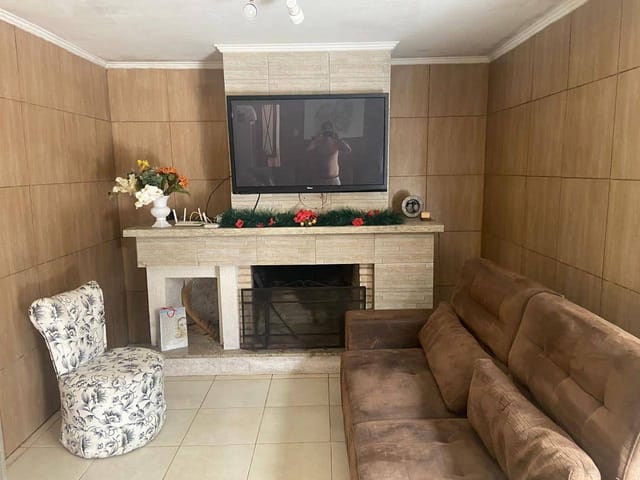 Casa com 410m² 7 quartos e 4 banheiros, à venda, no bairro Laranjal em Pelotas