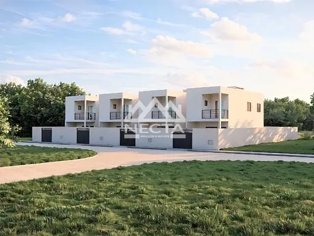 Sobrado com 125m² 3 quartos e 2 banheiros, à venda, no bairro Balneário do Golfinhos em Caraguatatuba