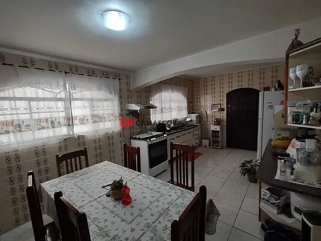 Sobrado com 370m² 4 quartos e 1 banheiro, para alugar, no bairro Vila Metalúrgica em Santo André
