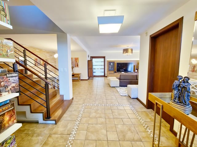 Casa com 1800m² 4 quartos e 3 banheiros, à venda, no bairro Laranjal em Pelotas
