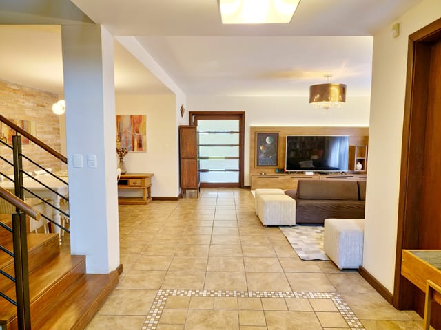 Casa com 1800m² 4 quartos e 3 banheiros, à venda, no bairro Laranjal em Pelotas