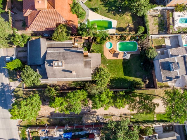 Casa com 1800m² 4 quartos e 3 banheiros, à venda, no bairro Laranjal em Pelotas