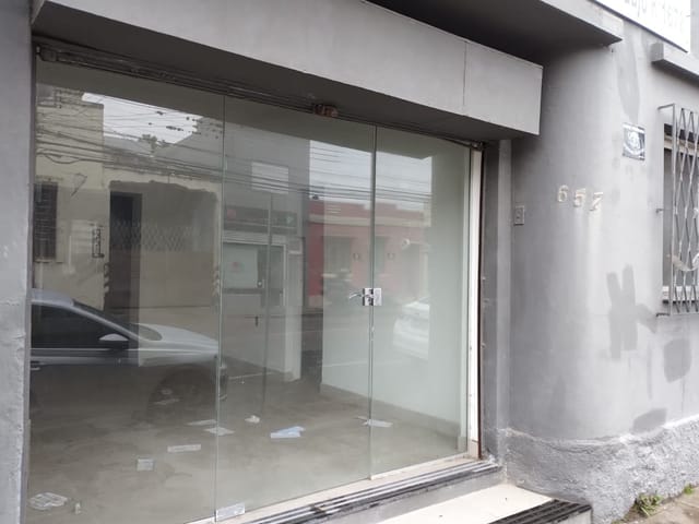 Casa com 360m², à venda, no bairro Centro em Pelotas