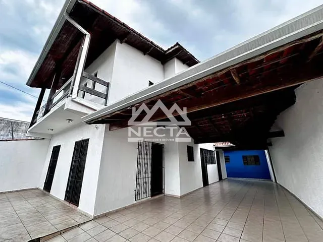 Sobrado com 233m² 5 quartos e 3 banheiros, à venda, no bairro Centro em Caraguatatuba