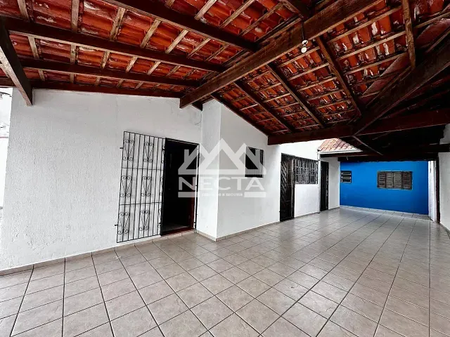 Sobrado com 233m² 5 quartos e 3 banheiros, à venda, no bairro Centro em Caraguatatuba