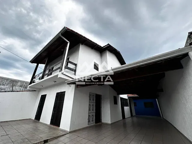 Sobrado com 233m² 5 quartos e 3 banheiros, à venda, no bairro Centro em Caraguatatuba