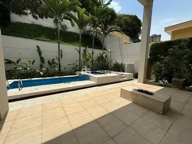 Sobrado com 552m² 4 quartos e 6 banheiros, à venda, no bairro Jardim das Bandeiras em São Paulo