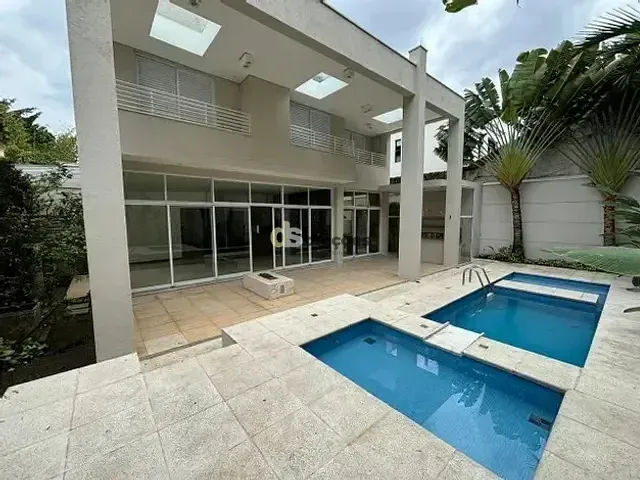 Sobrado com 552m² 4 quartos e 6 banheiros, à venda, no bairro Jardim das Bandeiras em São Paulo