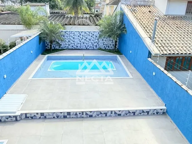 Sobrado com 350m² 3 quartos e 5 banheiros, à venda, no bairro Praia do Arrastão em São Sebastião