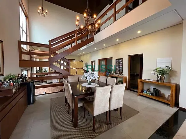 Sobrado com 451m² 4 quartos e 6 banheiros, à venda, no bairro Urbanova em São José dos Campos