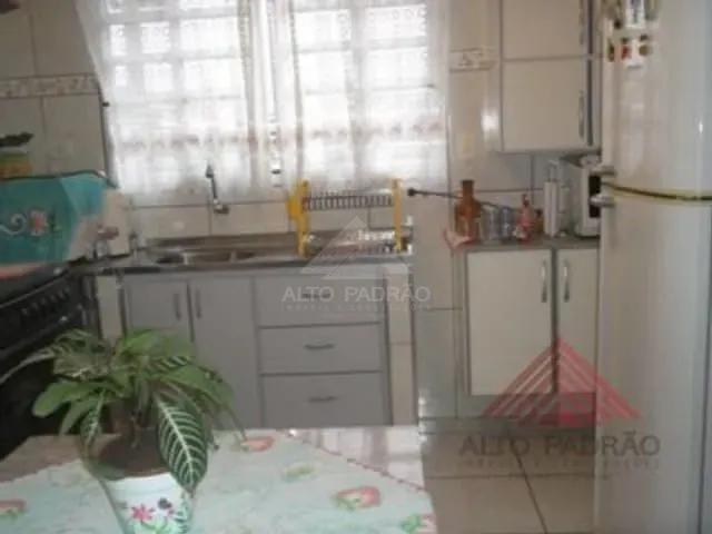 Sobrado 2 quartos e 1 banheiro, à venda, no bairro Parque das Américas em Mauá