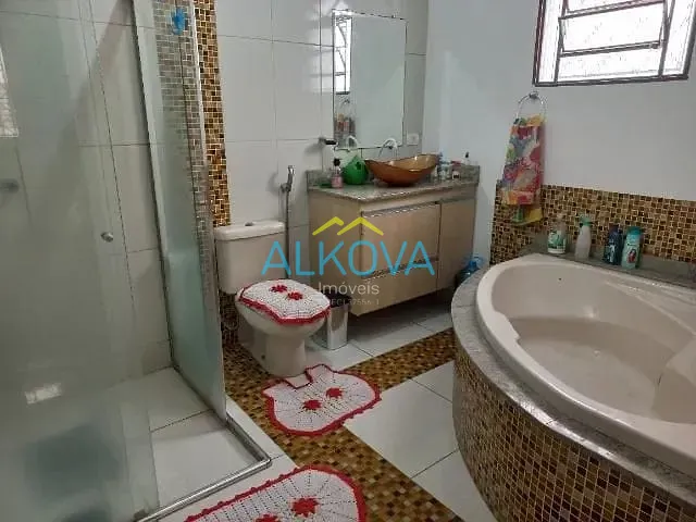 Sobrado com 300m² 3 quartos e 2 banheiros, à venda, no bairro Residencial Bosque dos Ipês em São José dos Campos