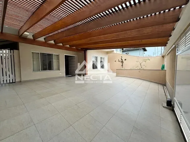 Sobrado com 290m² 4 quartos e 3 banheiros, à venda, no bairro Jardim Califórnia em Caraguatatuba