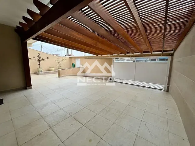 Sobrado com 290m² 4 quartos e 3 banheiros, à venda, no bairro Jardim Califórnia em Caraguatatuba