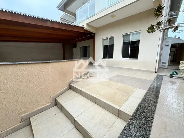 Sobrado com 290m² 4 quartos e 3 banheiros, à venda, no bairro Jardim Califórnia em Caraguatatuba