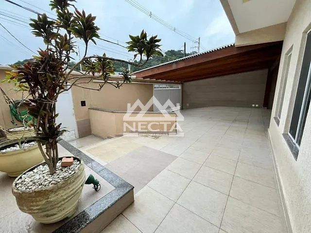 Sobrado com 290m² 4 quartos e 3 banheiros, à venda, no bairro Jardim Califórnia em Caraguatatuba
