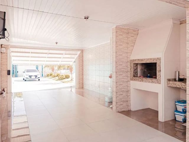 Casa com 476m² 2 quartos e 3 banheiros, à venda, no bairro Laranjal em Pelotas