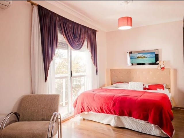 Casa com 476m² 2 quartos e 3 banheiros, à venda, no bairro Laranjal em Pelotas