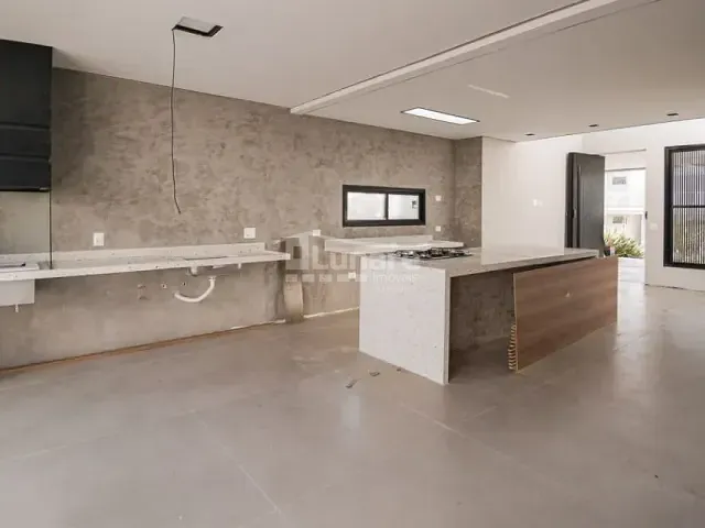 Sobrado com 250m² 3 quartos e 4 banheiros, à venda, no bairro Cézar de Souza em Mogi das Cruzes