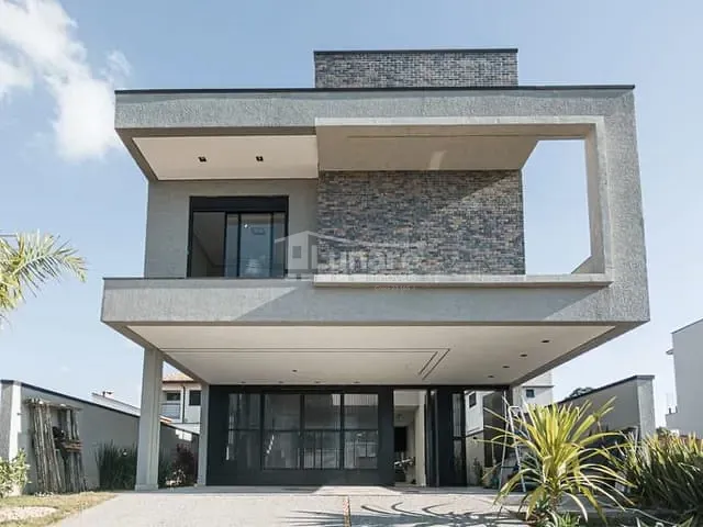 Sobrado com 250m² 3 quartos e 4 banheiros, à venda, no bairro Cézar de Souza em Mogi das Cruzes