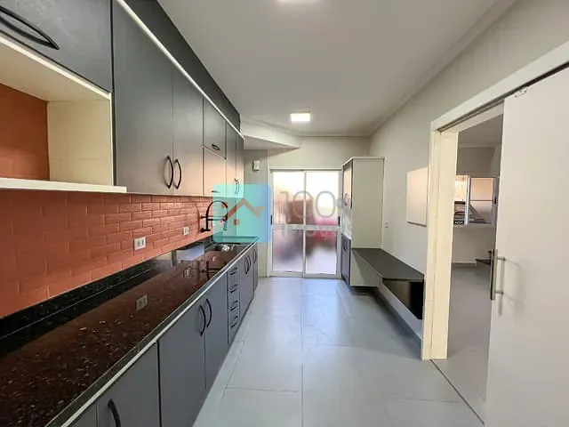 Sobrado com 180m² 3 quartos e 4 banheiros, à venda, no bairro Cidade Jardim em Jacareí