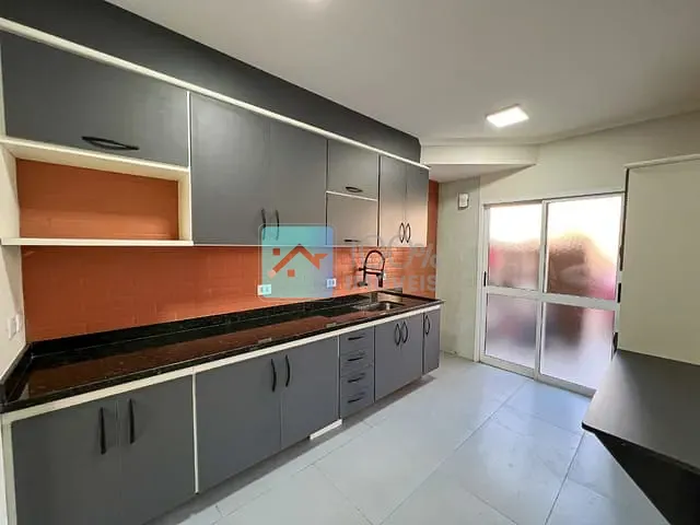 Sobrado com 180m² 3 quartos e 4 banheiros, à venda, no bairro Cidade Jardim em Jacareí