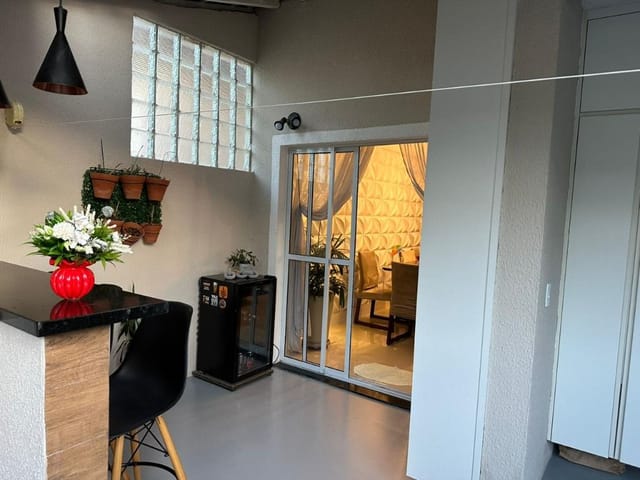 Foto do Sobrado - Sobrado com 4 dormitórios à venda, 148 m² por R$ 850.000,00 - Jardim América - São José dos Campos/SP | RUSSI IMÓVEIS
