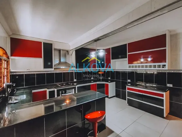 Sobrado com 250m² 4 quartos e 4 banheiros, à venda, no bairro Residencial União em São José dos Campos